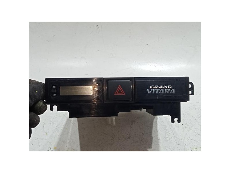 Recambio de interruptor luces emergencia para suzuki grand vitara (jb/jt)(2005) 1.9 ddis referencia OEM IAM 3678052J00  