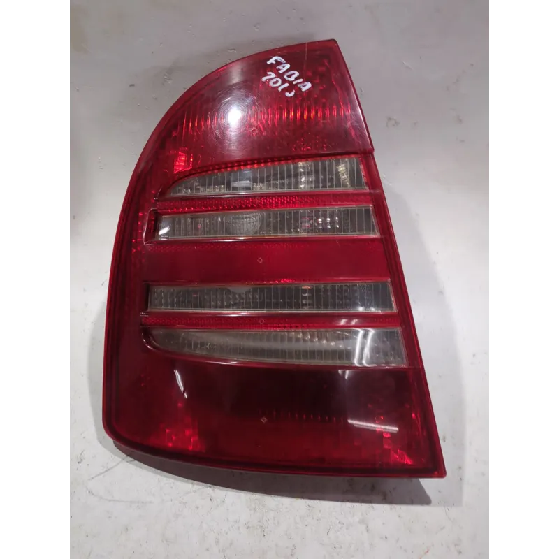 Recambio de piloto trasero derecho para skoda superb ii (3t4) 1.8 tsi referencia OEM IAM 3U594511  